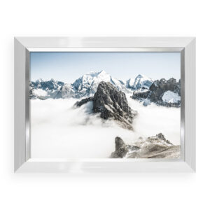 Wzgórze przedziera się przez chmury